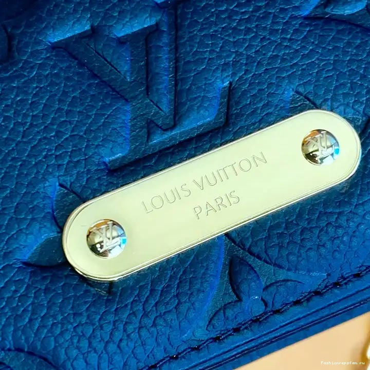 Fashionrepsfam ru LV 2404YA0043 Bags 0818